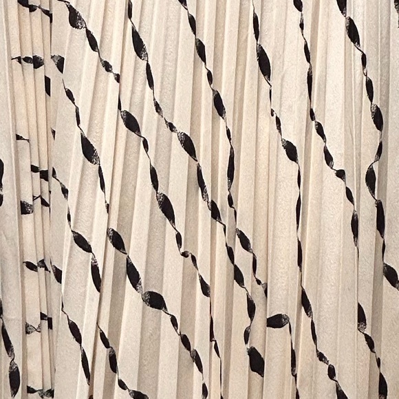 Gorgeous HELMUT LANG pleated 🔥🔥 - Picture 3 of 5